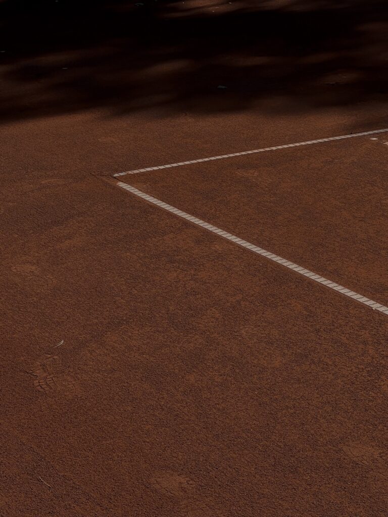 Minimalist photography by ©Sarah Dorweiler | Minimalist Tennis Court Photography