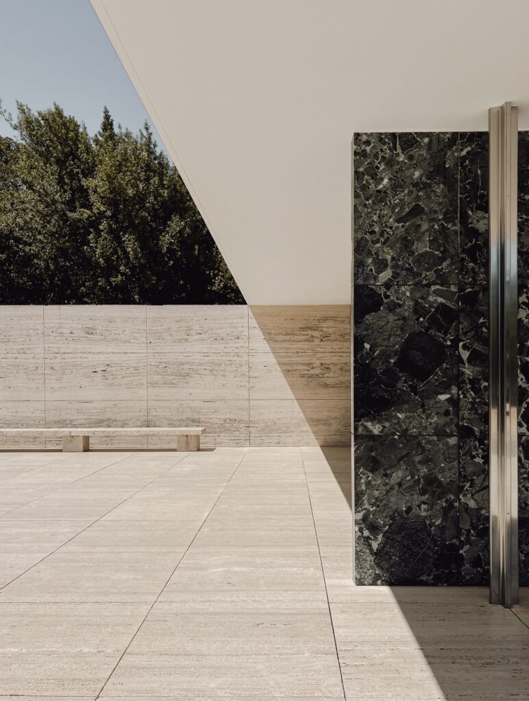 Barcelona Pavilion by Ludwig Mies van der Rohe photographed by ©Sarah Dorweiler | Minimalist architecture photography